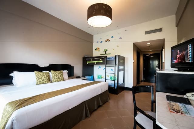Thistle Family Sea Front (For 2 adults and 2 child)