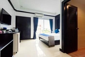 Deluxe Studio Suite, Balcony, Mountain View