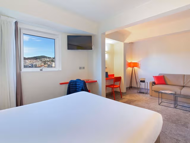 Standard Suite, Multiple Beds