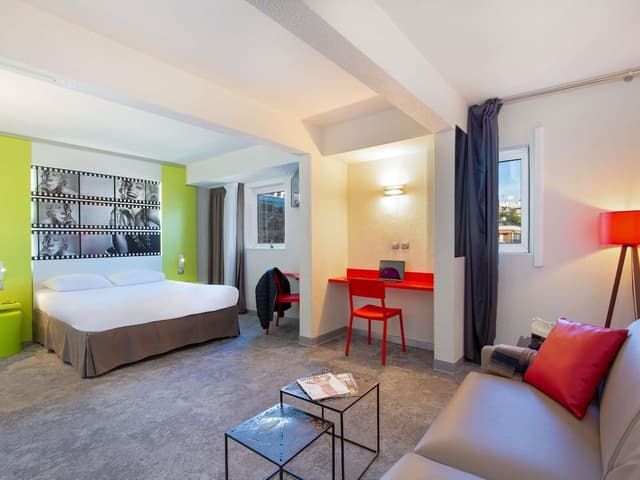 Standard Suite, Multiple Beds