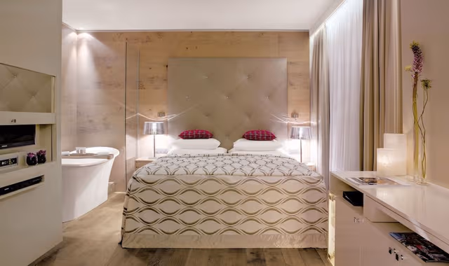 Suite (Small South)