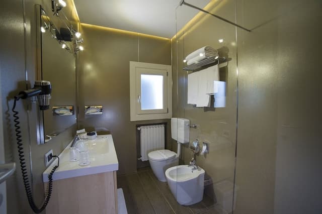 Economy Room, 1 Queen Bed, Non Smoking, Annex Building