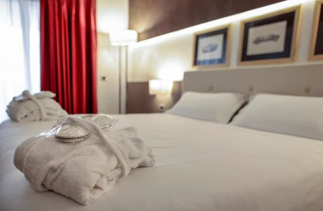 Comfort Room, 1 King Bed, Non Smoking, Balcony