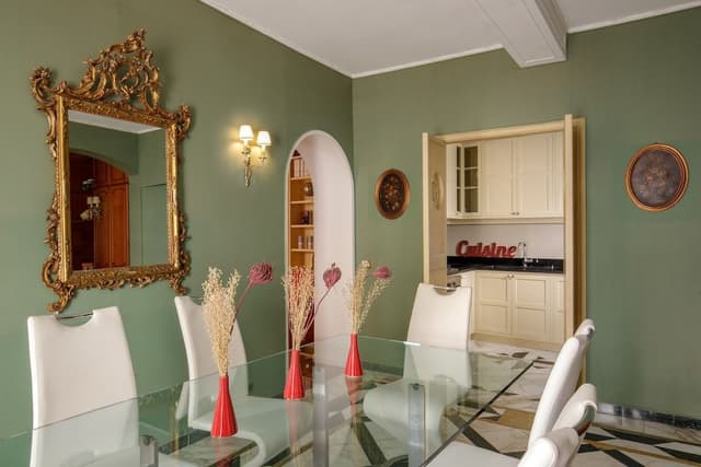 Ambassador Apartament (Via Mario De' Fiori 59/A)
