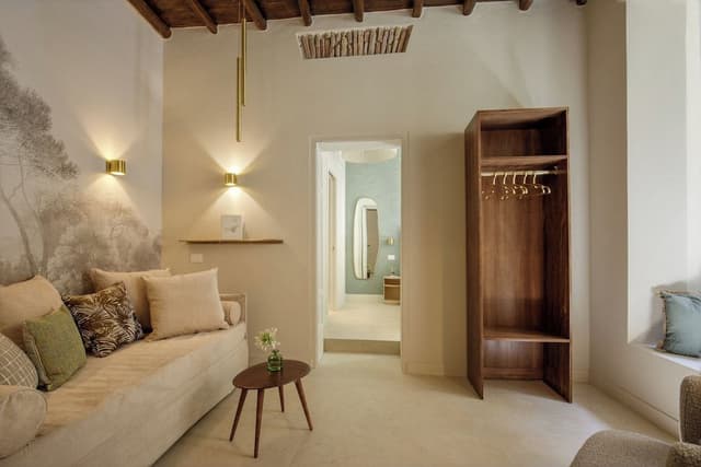 Superior Apartment, Annex Building (Via Croce 14)