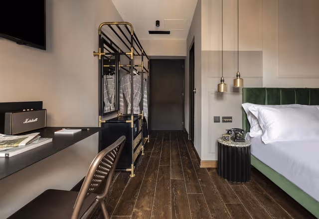 Room (Solo Pad - French Bed)