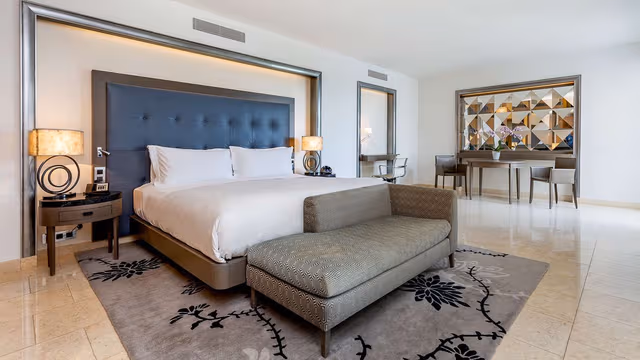 KING GRAND DELUXE SUITE WITH POOL VIEW