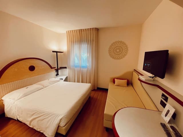 Standard Triple Room, 1 King Bed