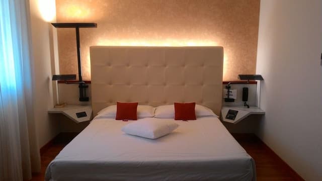 Superior Room, 1 King Bed