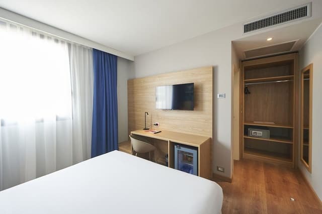 Economy Room