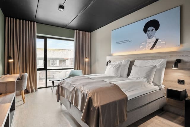 Double Room, 1 Queen Bed