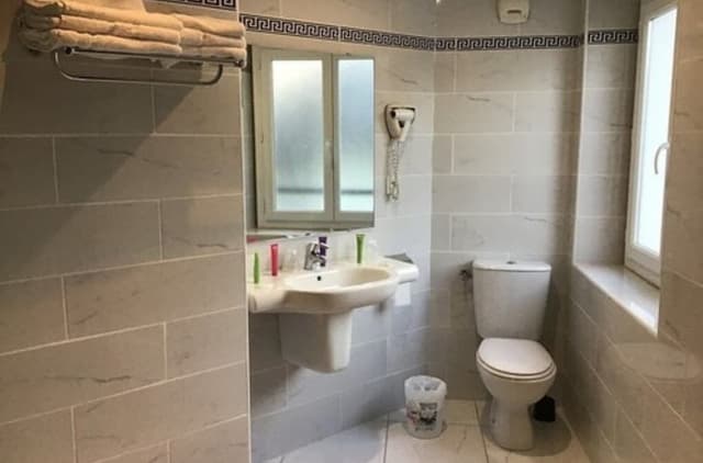 Quintuple Room