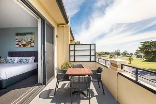 Beachfront Twin King Spa Suite