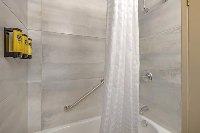 Suite, 1 Queen Bed, Non Smoking, Refrigerator & Microwave (Pet Friendly)
