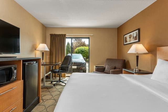 Deluxe Room, 1 Queen Bed with Sofa bed, Refrigerator & Microwave, Ground Floor