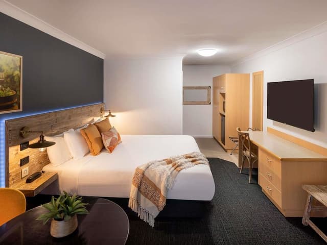 Standard Room, 1 Queen Bed