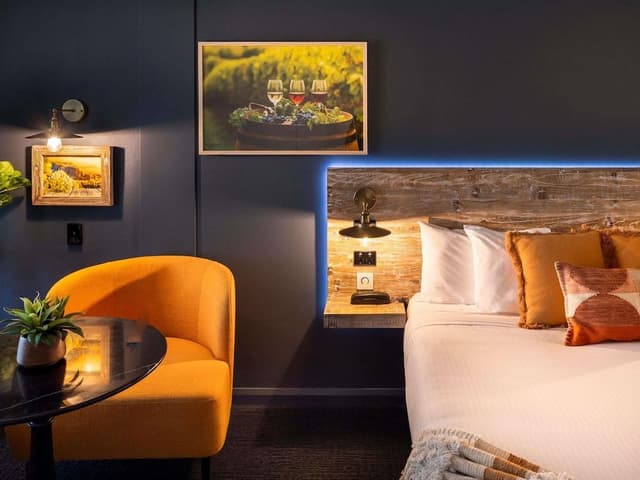 Standard Room, 1 Queen Bed