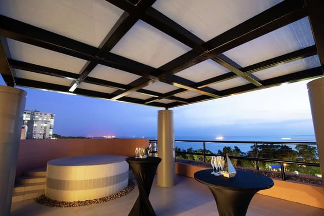 Premier Suite with Balcony, 1 King Bed