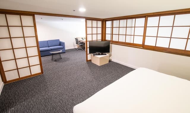 Premier Suite with Balcony, 1 King Bed