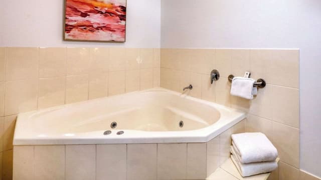 Deluxe King Room with Spa