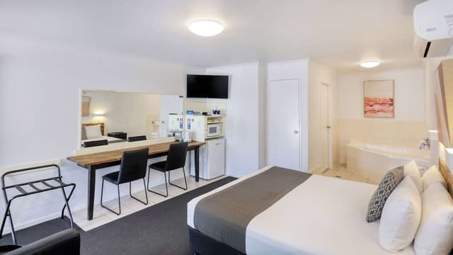 Deluxe King Room with Spa