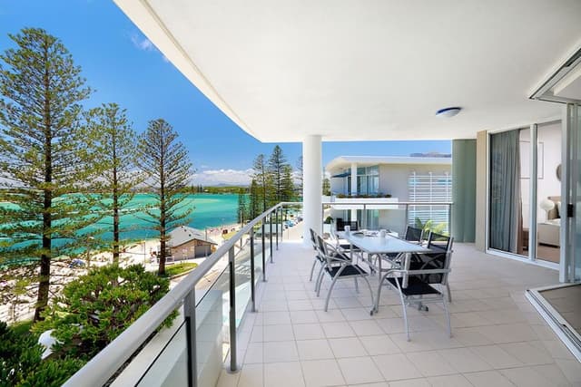 Premium Three Bedroom Beachfront Spa Apartment