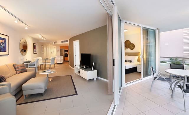 Three Bedroom Beachfront Spa Apartment