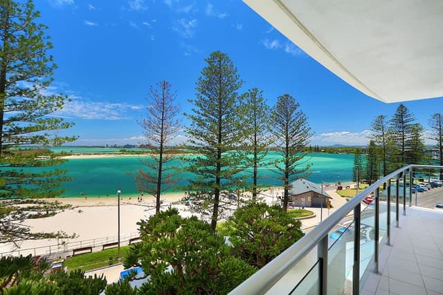 Premium Three Bedroom Beachfront Spa Apartment