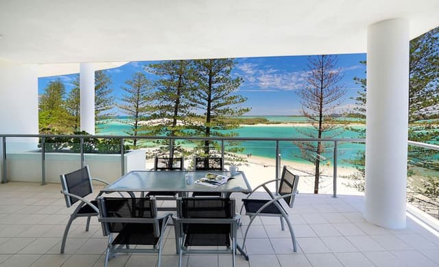 Three Bedroom Beachfront Spa Apartment
