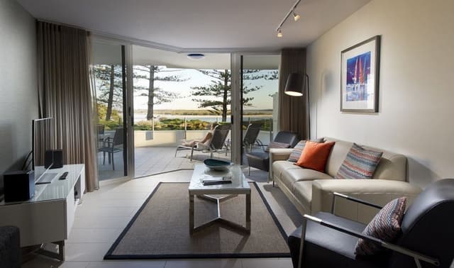 Three Bedroom Beachfront Spa Apartment