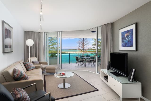 Premium Two Bedroom Beachfront Spa Apartment