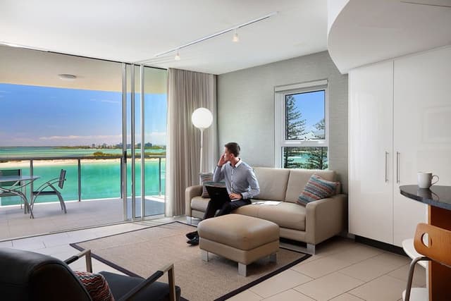 Three Bedroom Beachfront Spa Apartment