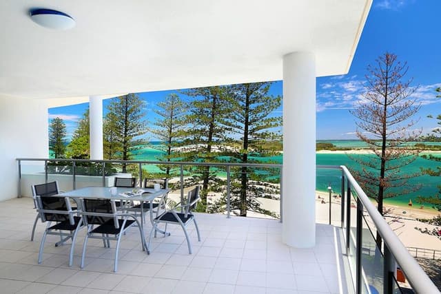 Premium Three Bedroom Beachfront Spa Apartment