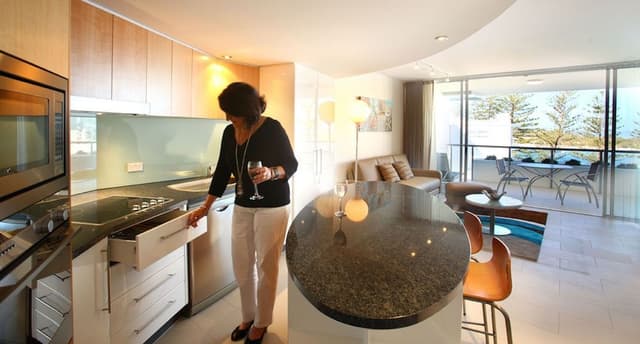 Three Bedroom Beachfront Spa Apartment