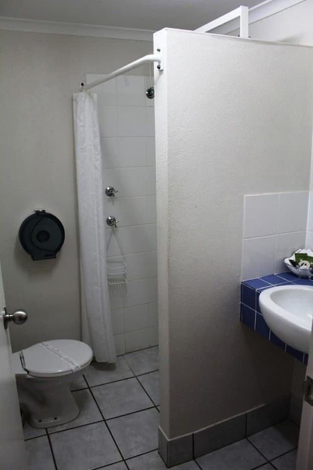 Colonial Queen Suite