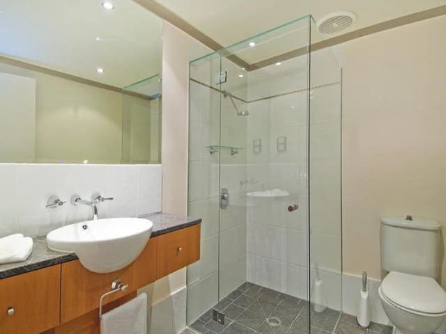 3 Bedroom Beach Front Apartment - Complimentary Parking, WiFi and Daily Beach Yoga