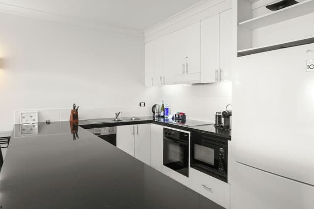 1 Bedroom Beach Front Apartment - Complimentary Parking, WiFi and Daily Beach Yoga