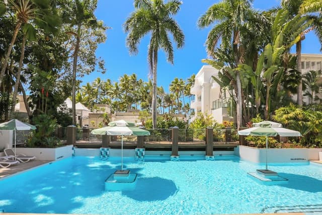 3 Bedroom Pool View Apartment - Complimentary Parking, WiFi and Daily Beach Yoga
