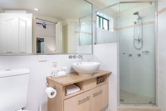 1 Bedroom Pool Entry