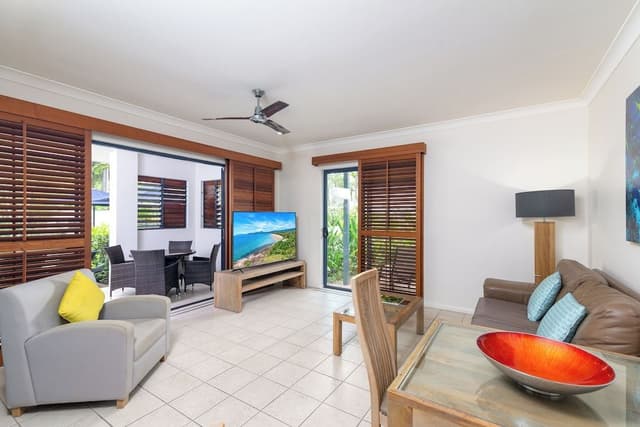 1 Bedroom Pool Entry
