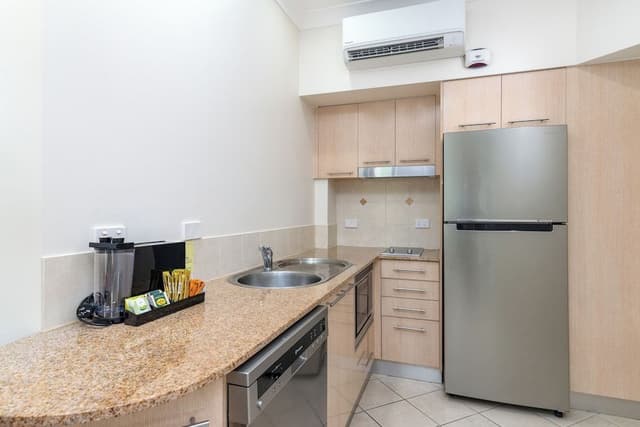 1 Bedroom Pool Entry