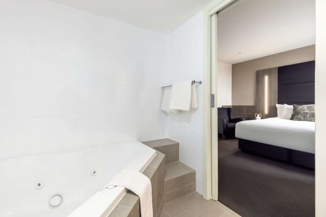 Executive Room, Jetted Tub