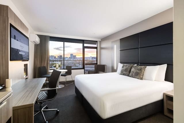 Superior Room, 1 King Bed, City View