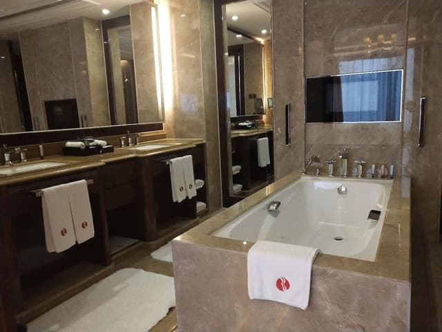 Executive Room, 1 King Bed, Smoking