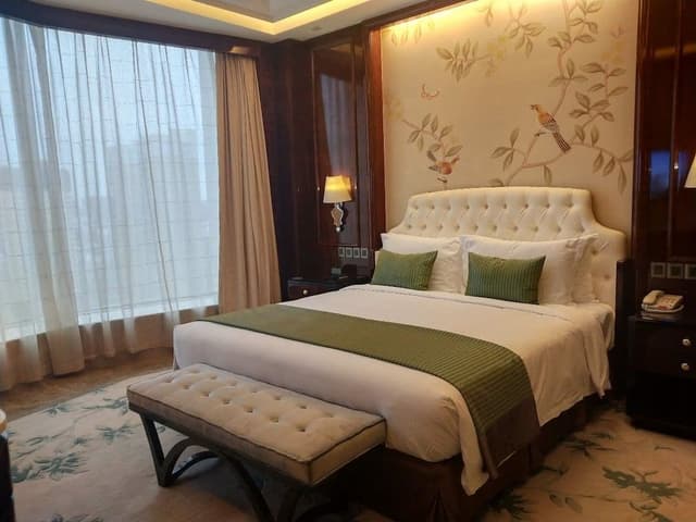 Executive Room, 1 King Bed, Smoking
