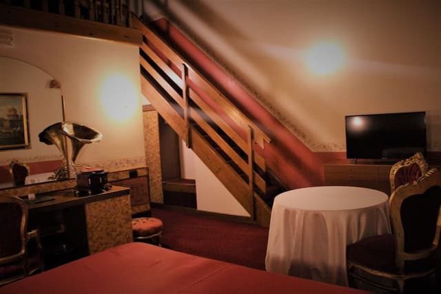 Romantic Studio Suite (Master)