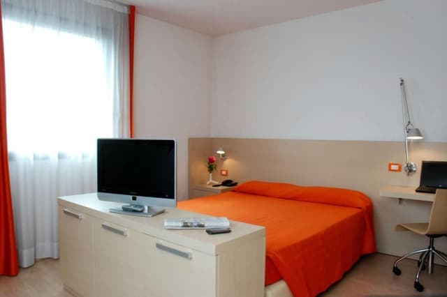 Studio with Queen Bed - Separate Building