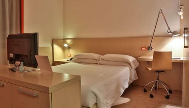 Studio with Queen Bed - Separate Building