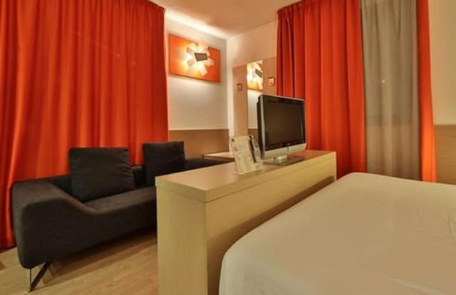 Studio with Queen Bed - Separate Building