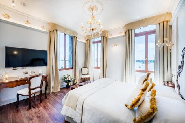 Suite with Grand Canal View